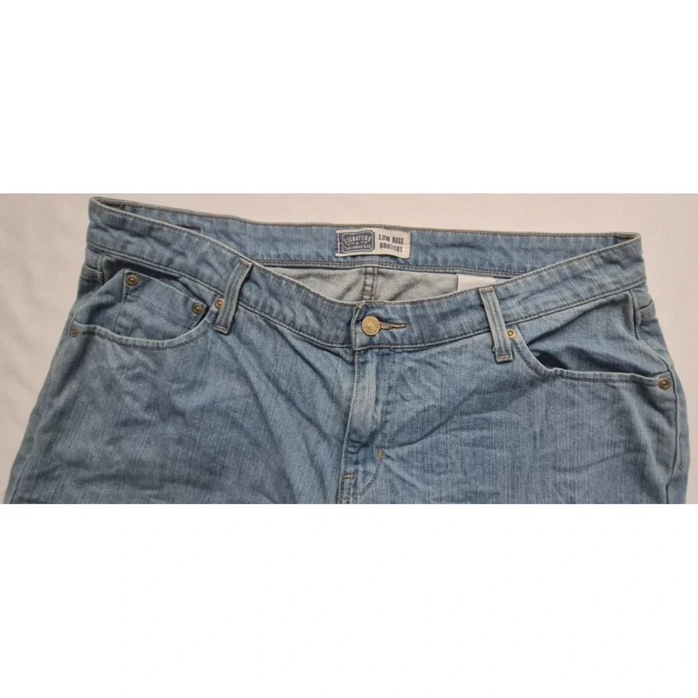 Levi Strauss signature low rise bootcut women's denim blue Jeans misses 16 Short